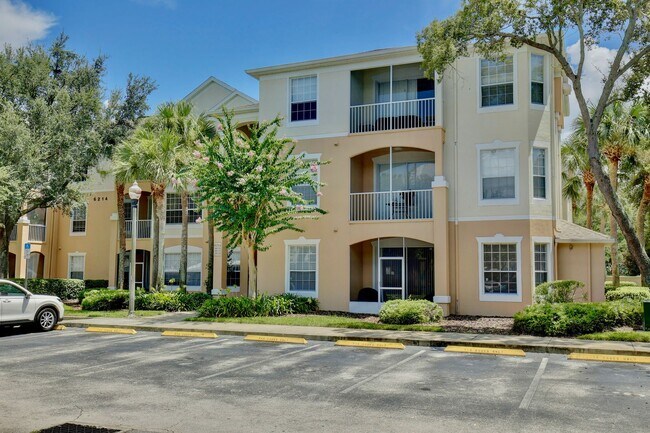 Building Photo - Spacious 2/2 Condo in Gated Orlando Commun...