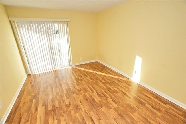 Building Photo - 626 SW 80th Ter