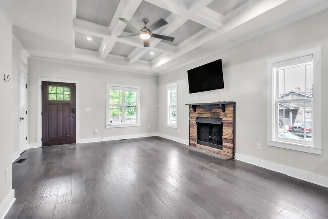 Building Photo - Stunning 3-Bedroom, 2-Bathroom Home Featuring Open-Concept Luxury Living $2150/mo rent