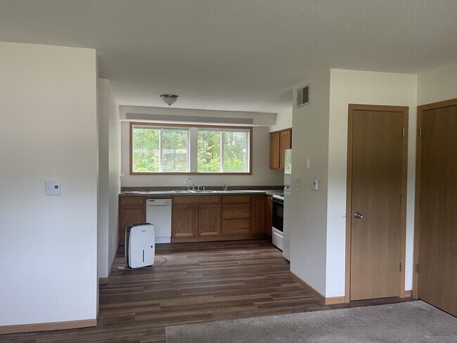 Foto del edificio - 4448 Gull Lake Dam Rd