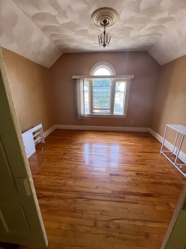 Building Photo - 35 Tirrell St