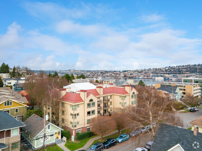 Building Photo - Windsor Court Apartments