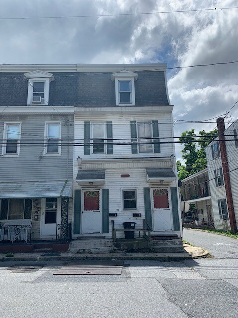 Primary Photo - 152 Lincoln St