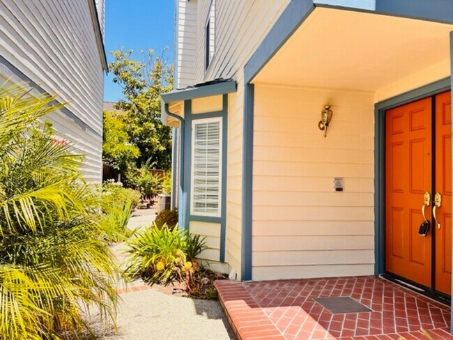 Foto del edificio - Charming 4BD/2.5BA, 2-Story Home in the Ne...