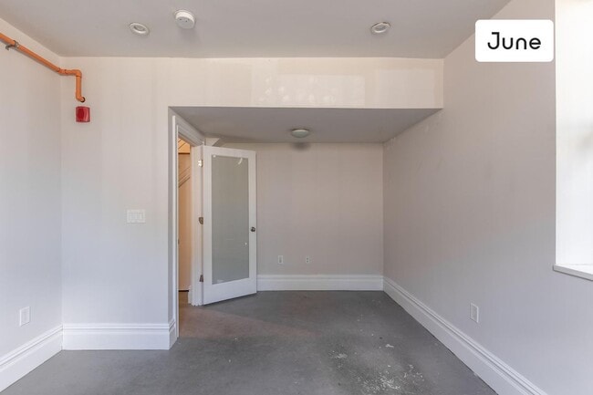 Foto del edificio - ROOM ONLY in 6-bed/3.0-bath Home
