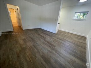 Building Photo - 125 Edgewater Dr