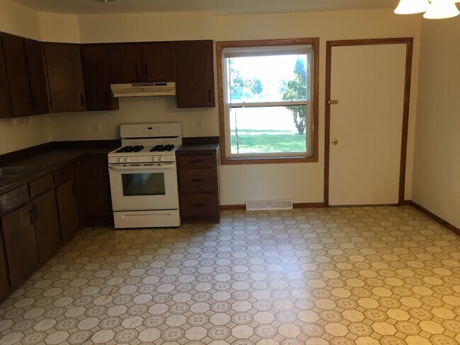 Kitchen - 2424 4th Ave