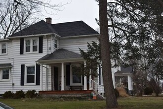 Building Photo - 342 S Church St