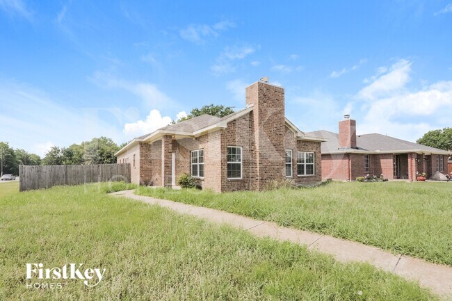 Foto del edificio - 1633 Mockingbird Ln