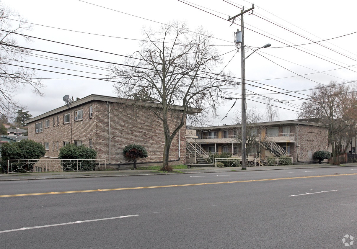 Primary Photo - J & E Apartments