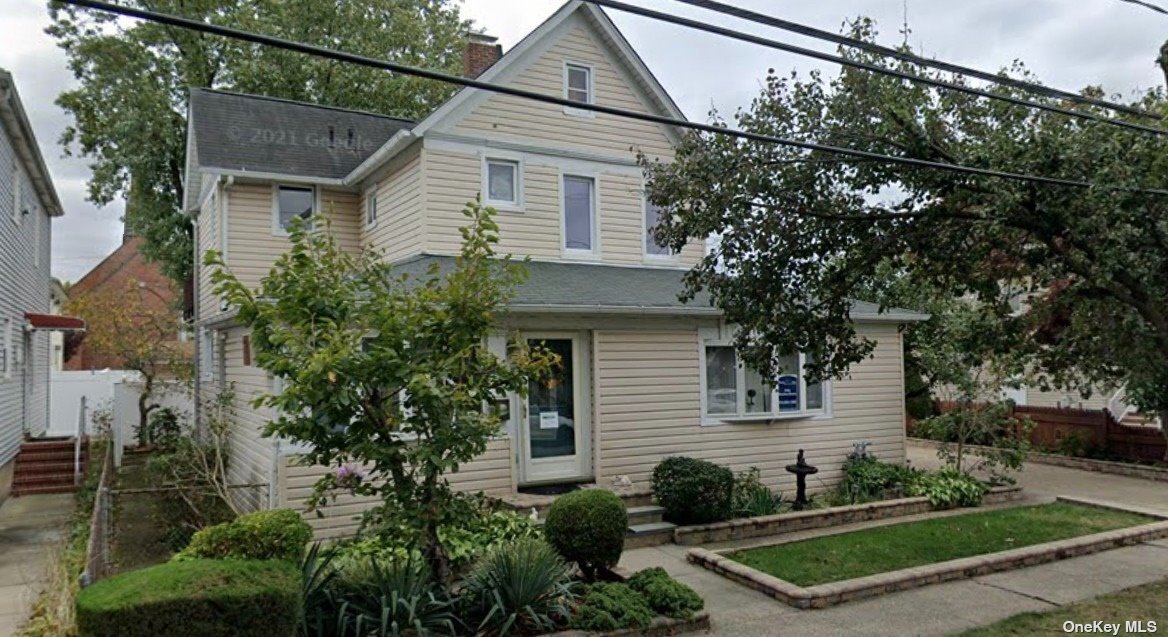 42 E Mineola Ave, Valley Stream, NY 11580 House Rental in Valley