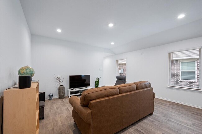 Building Photo - 24071 Kentwood Springs Dr