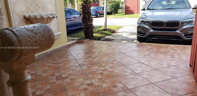 Foto del edificio - 5391 W 20th Ct