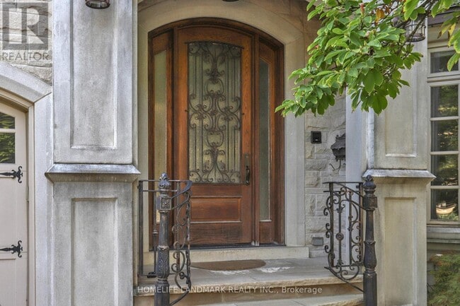 Building Photo - 85 Aldershot Crescent