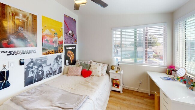 Foto del edificio - Private turfed yard!