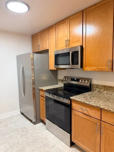 Building Photo - 14925 Sherman Way