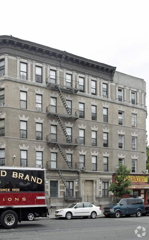 Building Photo - 643 E 169th St
