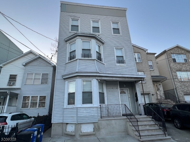 Primary Photo - 281 Littleton Ave