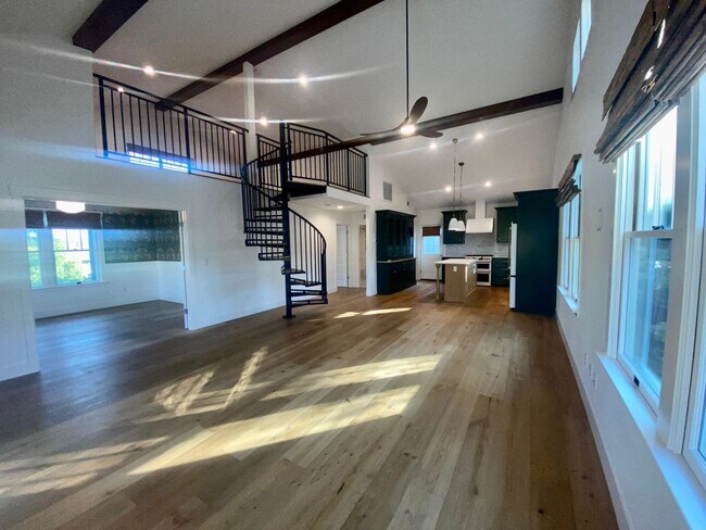 Building Photo - 2 br, 1 bath House - 301 Coloma Street