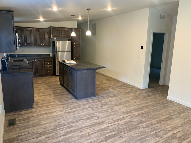 Building Photo - Charming 3-Bedroom Home in the Heart of Sp...