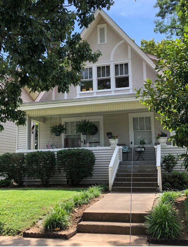 Front Entrance - 2014 Woodbourne Ave
