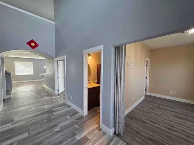 Building Photo - 4916 Laredo Dr