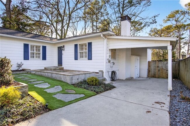 Building Photo - 2226 Melante Dr NE