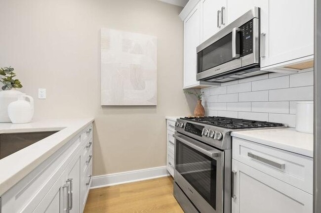 Building Photo - APARTMENT