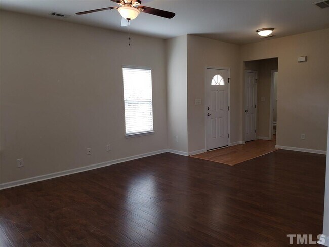 Building Photo - 201 Cline Falls Dr
