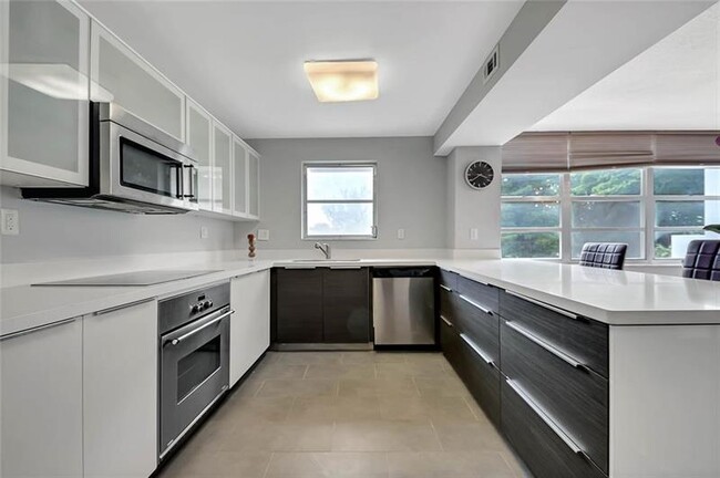 Foto del edificio - 2780 NE 183rd St