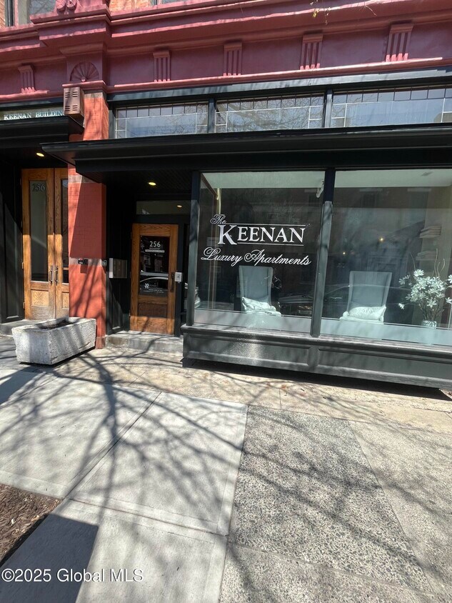 Primary Photo - 256 Broadway