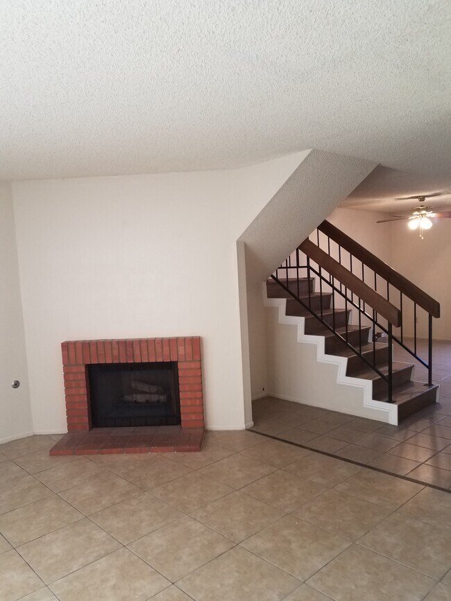 Building Photo - 1097 S Santo Antonio Dr