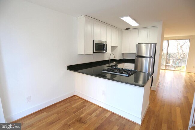 Building Photo - 861 3rd St NW