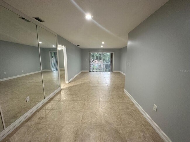 Building Photo - 4322 Lake Underhill Rd