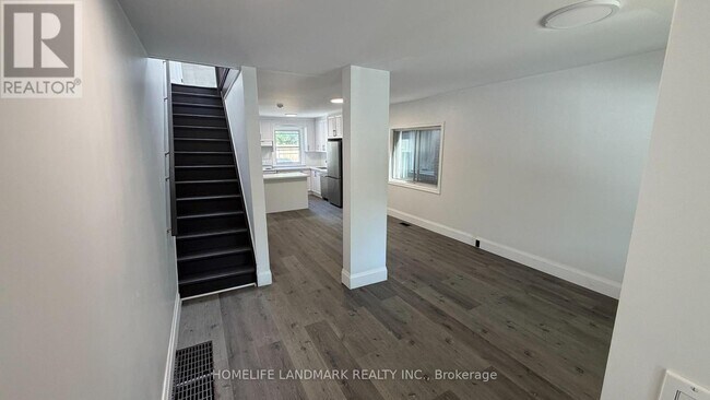 Photo du bâtiment - 670 Mt Pleasant Rd