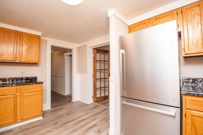 Building Photo - 703 W 2nd Ave