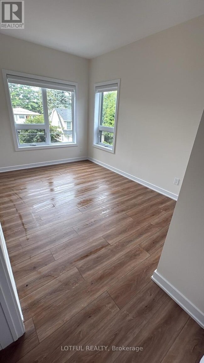 Photo du bâtiment - 630-630 Churchill Ave N
