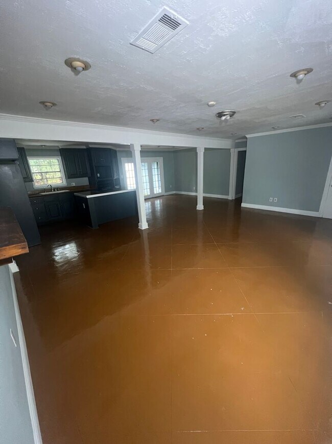 Building Photo - Beautiful 4/3 Home in North East Jackson