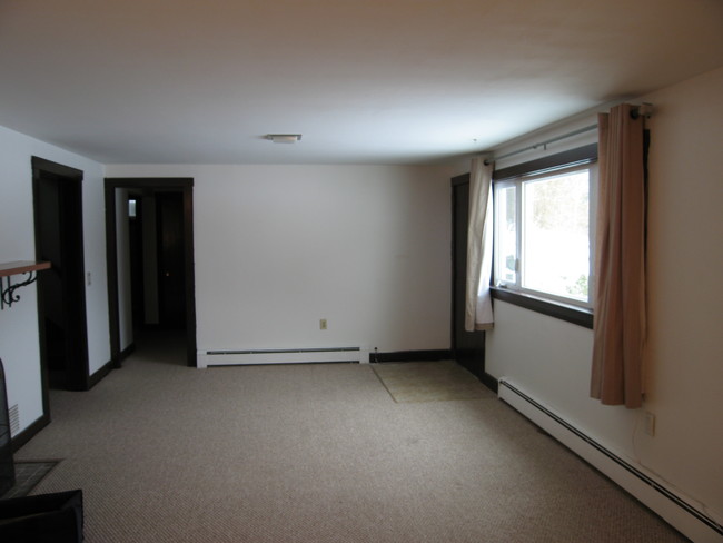 Living area - 130 Neck Rd