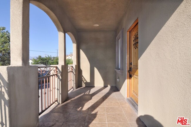 Building Photo - 4006 Berenice Pl