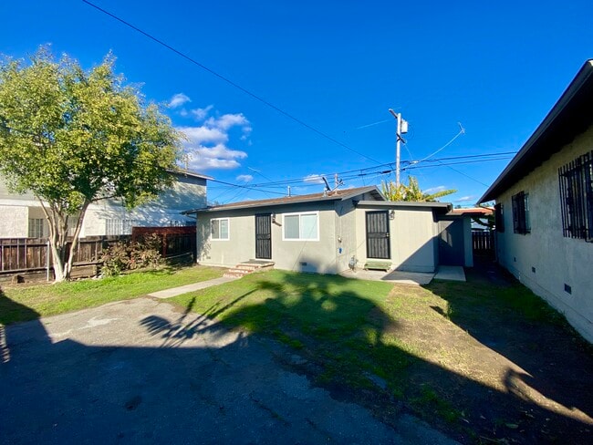 Building Photo - 3916 Thorn St