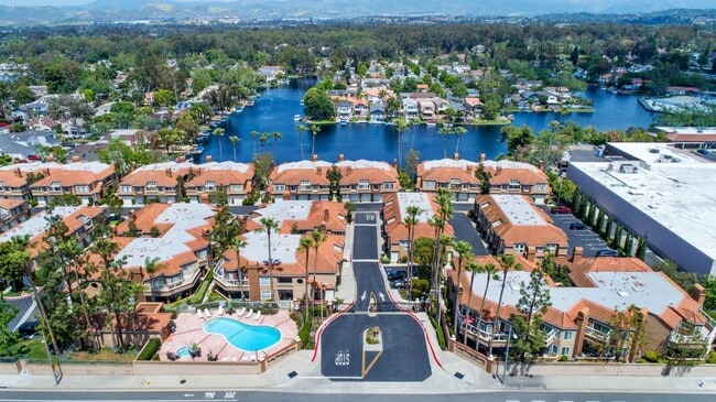 Foto del edificio - 24241 Swiftriver Ct