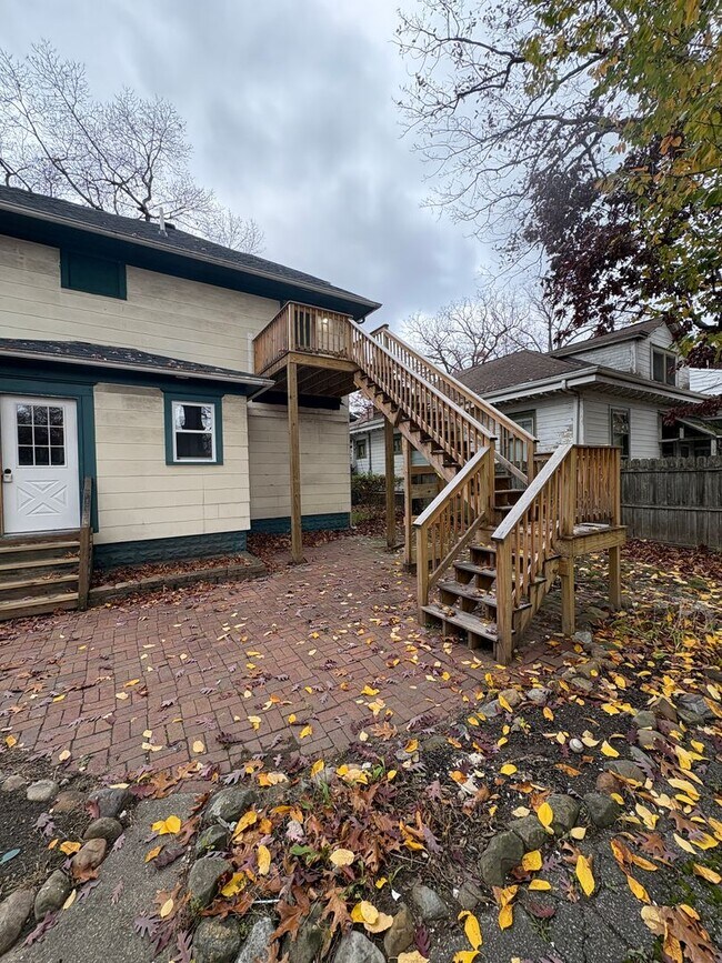 Building Photo - 185 S Balch St