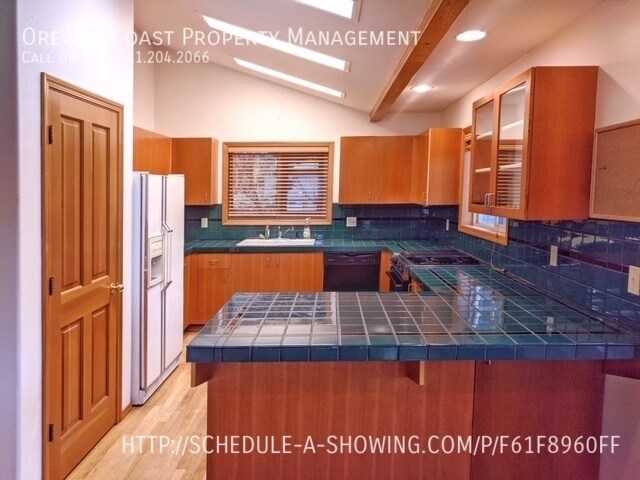 Building Photo - Large Beautiful Home in Gated Community
