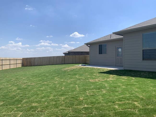 Foto del edificio - 1353 Aurora Grv Bnd