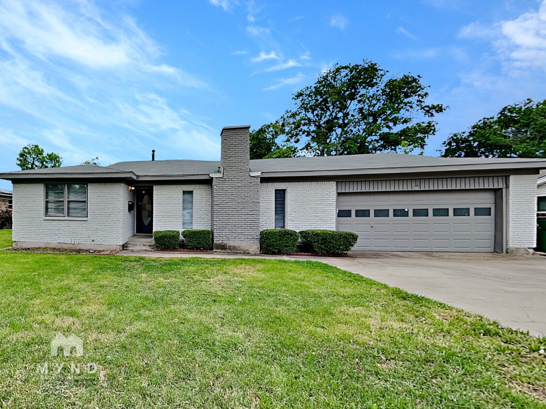 Foto principal - 5408 Mack Rd