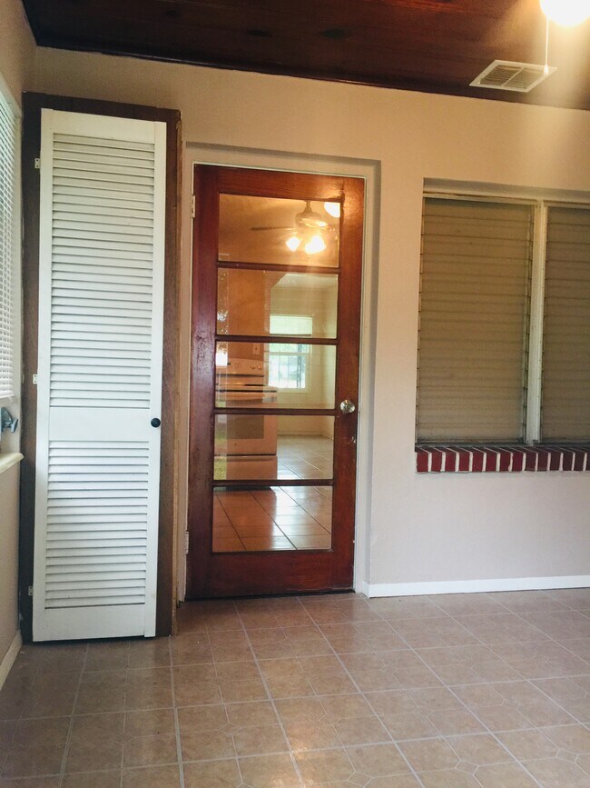 3rd room with small closet. Could be office or guest room whatever. - 1718 Freeman St S