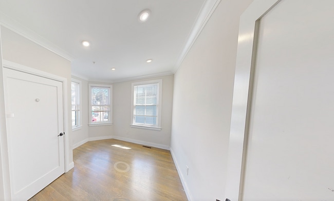 Building Photo - 79 Linden St