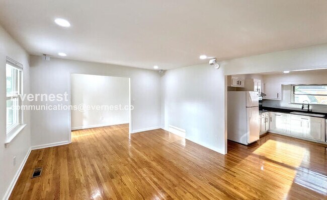 Foto del edificio - 7339 Brookside Dr
