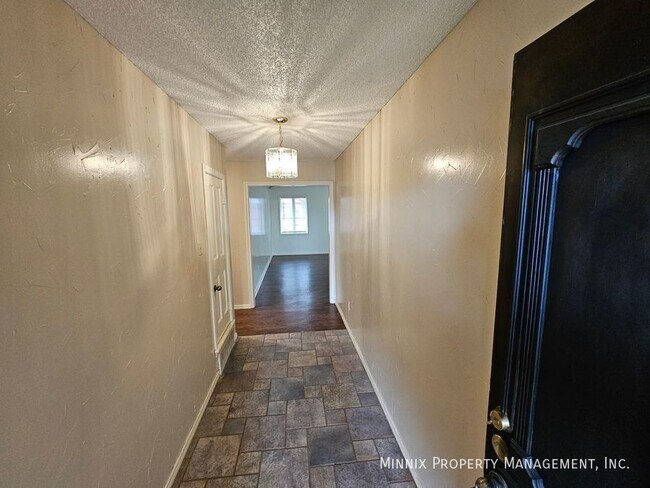 Foto del edificio - 6906 Elmwood Ave
